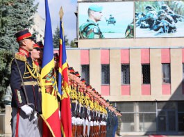 Глава государства вручил высшие государственные награды группе солдат в связи с 26-й годовщиной создания Национальной Армии