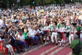 Șeful statului a participat la Festivalul costumului național care s-a desfășurat pentru prima oară, la Vulcănești