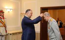 Președințele țării a înmînat înalte distincții de stat unor cetățeni ai Republicii Moldova