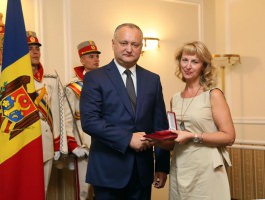 Президент Молдовы вручил высокие государственные награды группе граждан Республики Молдова