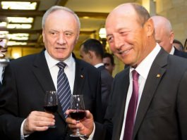 Președintele Nicolae Timofti a purtat o discuție telefonică cu președintele României, Traian Băsescu