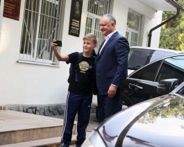 Președintele țării a vizitat Şcoala Sportivă ”Gheorghe Osipov”, din Chișinău, unde va avea loc Campionatul internațional de polo pe apă ”Cupa Președintelui”