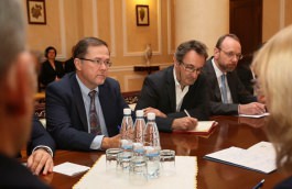 Igor Dodon a avut o întrevedere cu un grup de jurnaliști, experți, oficiali americani și europeni, care se află în Moldova cu o vizită de documentare