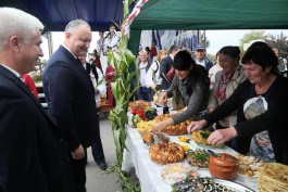 Президент страны принял участие в празднике ”Toamna de Aur - la Nistru, la mărgioară” в селе Кошница Дубоссарского района