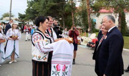 Президент страны принял участие в празднике ”Toamna de Aur - la Nistru, la mărgioară” в селе Кошница Дубоссарского района
