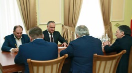 Întrevederea președintelui Igor Dodon cu deputatul Dumei de Stat a Federaţiei Ruse Kazbek Taisaev şi liderul Partidului Comuniştilor din regiunea transnistreană, Oleg Horjan