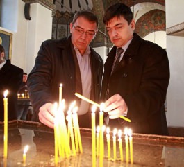 Президент Молдовы Игорь Додон посетил главный храм Армянской апостольской церкви