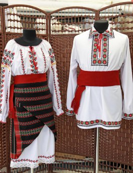 The President's couple gifted 30 national costumes to our compatriots in Italy and the Russian Federation