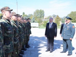 President Nicolae Timofti, Supreme Commander of the Armed Forces, visited the military units of the Ministry of Defence