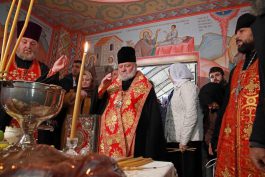 Президент страны принял участие в литургии в церкви Успения Пресвятой Богородицы в селе Гайдар