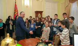 Un grup de copii de pe ambele maluri ale Nistrului a vizitat Reședința de Stat și Reședința de la Condrița