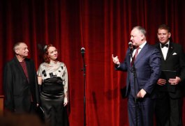 Руководитель и несколько актеров драматического театра для молодежи „С улицы Роз” получили государственные награды