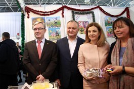 Igor și Galina Dodon au participat la Tîrgul Caritabil de Iarnă