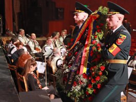 Șeful statului a participat la funeraliile maestrului Vladimir Curbet, nume de referință în viața culturală a Republicii Moldova