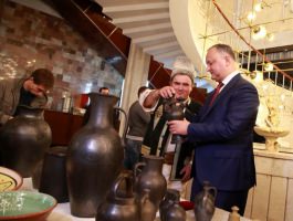 Igor Dodon a participat la inaugurarea expoziției-iarmaroc organizată sub patronajul Președintelui Republicii Moldova