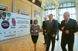 Igor Dodon visited the exhibition "Expovin Moldova-2018"
