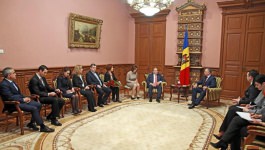 Президент страны присвоил Почетный Орден бывшему Послу Турции в Молдове Хулуси Кылыч