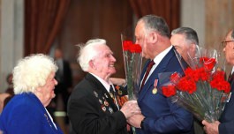 Игорь Додон принял участие в праздничном мероприятии в честь Дня ветеранов вооружённых сил и органов правопорядка