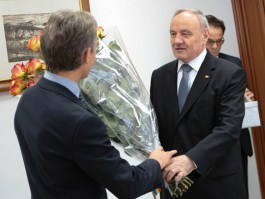 Președintele Nicolae Timofti l-a felicitat pe primul ministru Iurie Leancă cu ocazia zilei sale de naștere