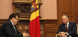 ПрезидентРеспублики Молдова Игорь Додон провел встречу с Главой Делегации ЕС в Республике Молдова Петером Михалко