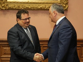 ПрезидентРеспублики Молдова Игорь Додон провел встречу с Главой Делегации ЕС в Республике Молдова Петером Михалко