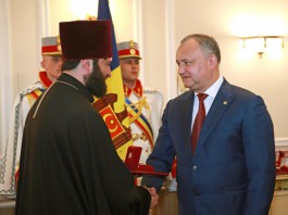  Президент Игорь Додон вручил государственные награды группе граждан Республики Молдова