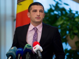 Președintele Nicolae Timofti se pronunță împotriva unei medalii în cadrul CSI cu simbolurile comuniste secera și ciocanul