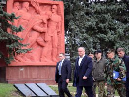 Президент Игорь Додон посетил кишиневский Мемориальный комплекс «Вечность»