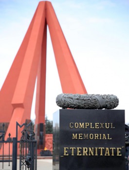Președintele Igor Dodon a efectuat o vizită la Complexul Memorial „Eternitate” din Chișinău