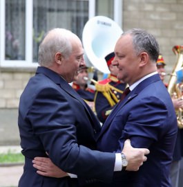 Președintele Republicii Moldova, Igor Dodon, a avut o întrevedere cu Preşedintele Republicii Belarus, Aleksandr Lukaşenko, aflat în Moldova la invitaţia șefului statului nostru