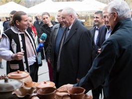 Președintele Nicolae Timofti a participat la târgul vinului „Cu dragoste din sudul Moldovei”