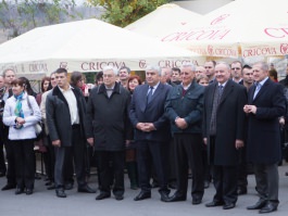 Președintele Nicolae Timofti a participat la târgul vinului „Cu dragoste din sudul Moldovei”