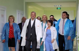 President of the Republic of Moldova, Igor Dodon, together with the bashkan of ATU Gagauzia, Irina Vlah, took part in the opening ceremony of the Department of Therapy and Chronic Diseases of the Vulcanesti District Hospital.