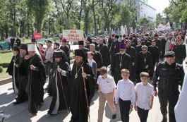 Президент Игорь Додон принял участие в Марше в поддержку традиционной семьи