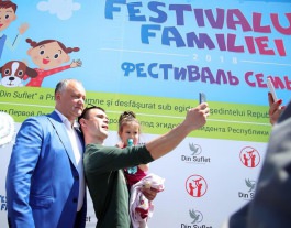 Глава государства принял участие в Комрате в Фестивале семьи