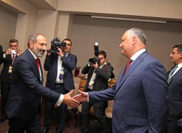 Президент Республики Молдова Игорь Додон провел встречу с премьер-министром Армении Николом Пашиняном   