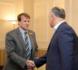 Президент Республики Молдова встретился с группой участников курса Королевского колледжа оборонных исследований