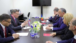 Igor Dodon met with the acting Governor of the Omsk Region Alexander Burkov