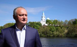 Igor Dodon se roagă pentru Moldova de pe insula Valaam