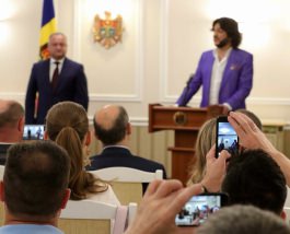 Președintele țării, Igor Dodon a conferit domnului Filip Kirkorov titlul onorific „Artist al Poporului”