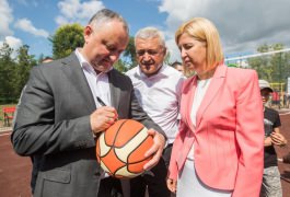 Șeful statului a deschis alte două complexuri sportive noi