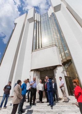 Игорь Додон провел инспекцию здания Президентуры Республики Молдова
