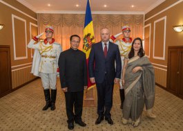 Президент Республики Молдова принял верительные грамоты от Чрезвычайного и Полномочного Посла Республики Индия в нашей стране