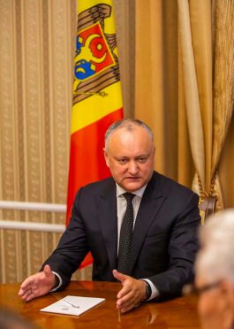 Президент Республики Молдова провел встречу с бывшими президентами, премьер-министрами и председателей парламента