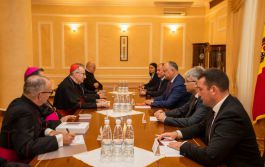 The head of state had a meeting with a high-level delegation from Vatican