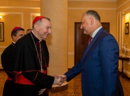 Глава государства провел встречу с делегацией Ватикана во главе с кардиналом Пьетро Паролином