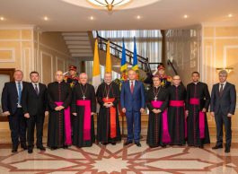 Глава государства провел встречу с делегацией Ватикана во главе с кардиналом Пьетро Паролином