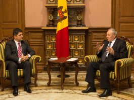 Президент Николае Тимофти провел встречу с министром иностранных дел Румынии Титусом Корлэцяном