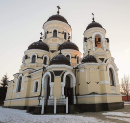 Igor și Galina Dodon au vizitat Mănăstirea „Adormirea Maicii Domnului” din satul Căpriana
