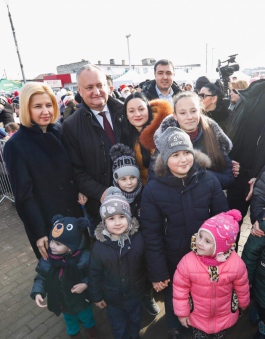 Igor Dodon și Irina Vlah au participat la iarmaroacele de Crăciun din Comrat și Ceadîr-Lunga 